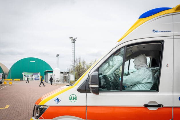 Milan - Coronavirus - The new San Raffaele intensive care unit opens thanks to the fundraising organized by Chiara Ferragni and Fedez. Arrival of a patient with COVID-19 (Marco Passaro Fotogramma, - 2020-03-23) p.s. la foto e utilizzabile nel rispetto del contesto in cui e stata scattata, e senza intento diffamatorio del decoro delle persone rappresentate  Copyright: xMarcoxPassarox xFOTOGRAMMAx