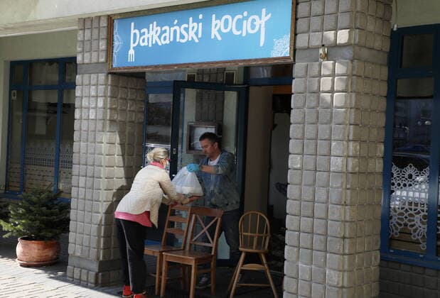 Some Polish restaurants prepare food for doctors and eldery people due to the coronavirus outbreak Some Polish restaurants prepare food for doctors and eldery people due to the coronavirus outbreak on March 23, 2020 in Warsaw, Poland EN_01421450_0029 