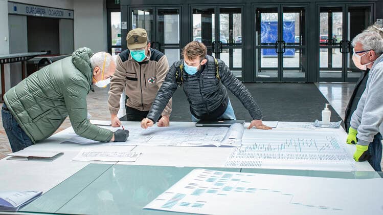 Bergamo Coronavirus - an Emergency staff at the Alpini field hospital to train doctors and volunteers in the management of the epidemic; (Foto & xa9;Sergio Agazzi Fotogramma, Bergamo - 2020-03-23) p.s. la foto e utilizzabile nel rispetto del contesto in cui e stata scattata, e senza intento diffamatorio del decoro delle persone rappresentate  Copyright: xFotox& xa9;SergioxAgazzix xFOTOGRAMMAx