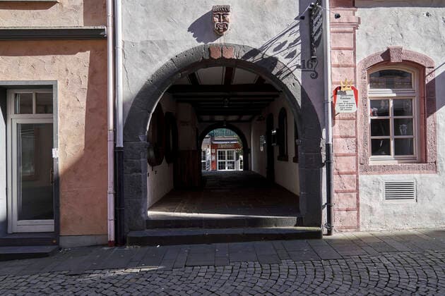 Coronavirus Koblenz 23 03 2020, Rhineland-Palatinate, Koblenz Nobody far and wide in the old town of Koblenz The city of Koblenz is largely people and empty vehicles, which the new rules take effect since Monday and serve to contain the corona pandemic