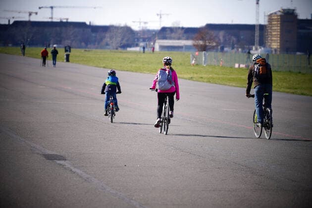 23 03 2020,Berlin,Germany,GER,Tempelhofer Feld, cyclists, father mother child are on the road by bike