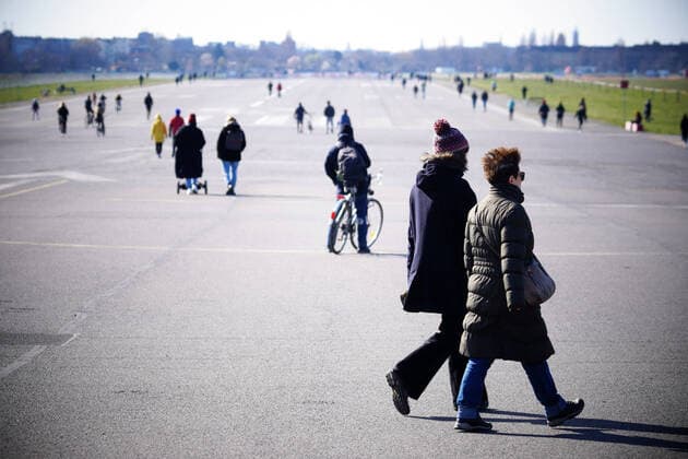 23 03 2020,Berlin,Germany,GER,Tempelhofer Feld, there is a lively bustle Pedestrians, cyclists