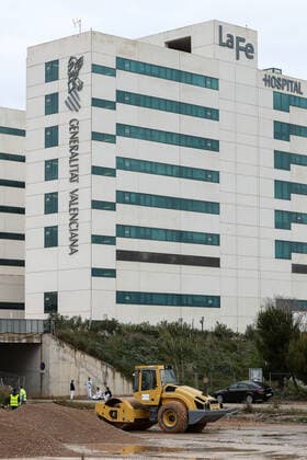 March 23, 2020, Valencia, VALENCIA, SPAIN: Illustration, the Campaign Hospital is prepared next to Hospital De La Fe during the second week after the Government declared the state of alarm in Spain and recommended people to stay at home to fight coronavirus COVID-19 on March 23, 2020 in Valencia, Spain Valencia SPAIN - ZUMAa181 20200323_zaa_a181_075 Copyright: xIvanxTerronx