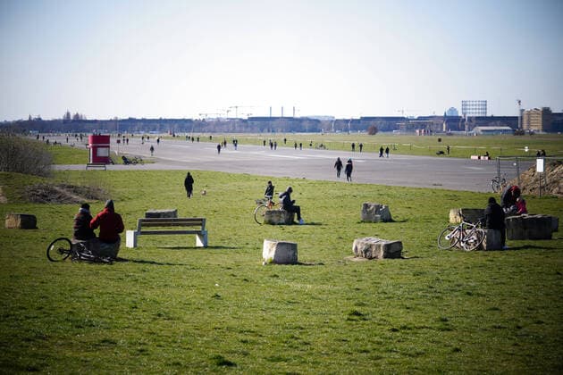 23 03 2020,Berlin,Germany,GER,Tempelhofer Feld,lively activity during the Corona Pandemic