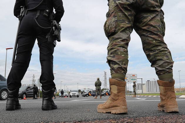 March 23, 2020, Valencia, VALENCIA, SPAIN: Illustration, Military and National Police carry out a control at one of the entrances to Valencia during the second week after the Government declared the state of alarm in Spain and recommended people to stay at home to fight coronavirus COVID-19 on March 23, 2020 in Valencia, Spain Valencia SPAIN - ZUMAa181 20200323_zaa_a181_106 Copyright: xIvanxTerronx