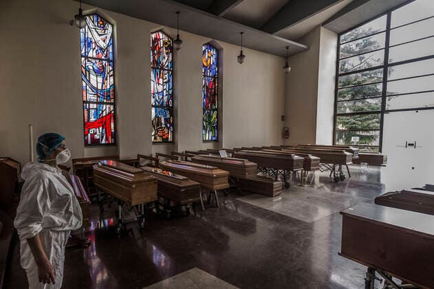 News Bilder des Tages Cremona. Church used as a waiting room for coffins at the Cremona Hospital emergency COVID19 Coronavirus (Carlo Cozzoli Fotogramma, Cremona - 2020-03-23) p.s. la foto e utilizzabile nel rispetto del contesto in cui e stata scattata, e senza intento diffamatorio del decoro delle persone rappresentate  Copyright: xCarloxCozzolix xFOTOGRAMMAx
