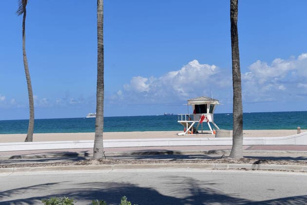 March 23, 2020, Fort Lauderdale, Florida, United States Of America: FORT LAUDERDALE, FL - MARCH 23: COVID-19 Fort Lauderdale businesses comes to a halt after Florida Gov. Ron DeSantis orders all entertainment venues, restaurants, and beaches to close in Broward and Palm Beach Counties in an effort to slow the spread of the Coronavirus on March 23, 2020 in Fort Lauderdale, Florida..People: Port Of Miami Fort Lauderdale United States Of America - ZUMAs214 20200323_zaa_s214_131 Copyright: xSMGx