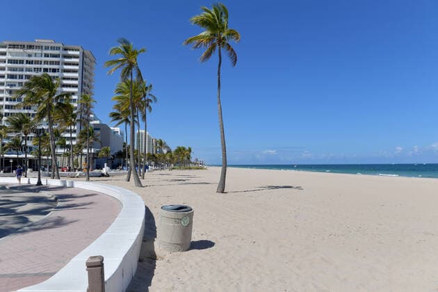 March 23, 2020, Fort Lauderdale, Florida, United States Of America: FORT LAUDERDALE, FL - MARCH 23: COVID-19 Fort Lauderdale businesses comes to a halt after Florida Gov. Ron DeSantis orders all entertainment venues, restaurants, and beaches to close in Broward and Palm Beach Counties in an effort to slow the spread of the Coronavirus on March 23, 2020 in Fort Lauderdale, Florida..People: Port Of Miami Fort Lauderdale United States Of America - ZUMAs214 20200323_zaa_s214_138 Copyright: xSMGx