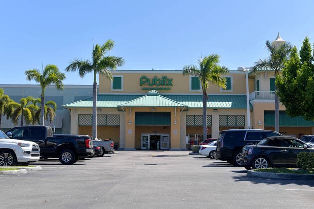 March 23, 2020, Fort Lauderdale, Florida, United States Of America: FORT LAUDERDALE, FL - MARCH 23: COVID-19 Fort Lauderdale businesses comes to a halt after Florida Gov. Ron DeSantis orders all entertainment venues, restaurants, and beaches to close in Broward and Palm Beach Counties in an effort to slow the spread of the Coronavirus on March 23, 2020 in Fort Lauderdale, Florida..People: Port Of Miami Fort Lauderdale United States Of America - ZUMAs214 20200323_zaa_s214_181 Copyright: xSMGx