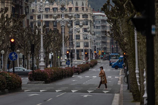 March 23, 2020, San Sebastian, Spain: A woman wearing a face mask as a precaution against the spread of Coronavirus crosses an empty street..Spain registers more than 33,000 cases of coronavirus which means an increase of around 16% of people infected by Covid 19. In addition, the number of people who died from the coronavirus is 2,182 that is 462 more than the day before, which makes Monday 23rd the worst day of the crisis in terms of deaths. San Sebastian Spain - ZUMAs197 20200323_zaa_s197_041 Copyright: xJavixJuliox