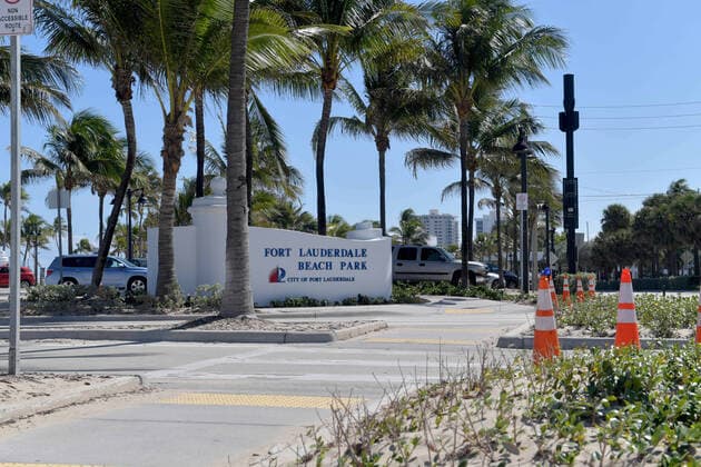 March 23, 2020, Fort Lauderdale, Florida, United States Of America: FORT LAUDERDALE, FL - MARCH 23: COVID-19 Fort Lauderdale businesses comes to a halt after Florida Gov. Ron DeSantis orders all entertainment venues, restaurants, and beaches to close in Broward and Palm Beach Counties in an effort to slow the spread of the Coronavirus on March 23, 2020 in Fort Lauderdale, Florida..People: Port Of Miami Fort Lauderdale United States Of America - ZUMAs214 20200323_zaa_s214_147 Copyright: xSMGx