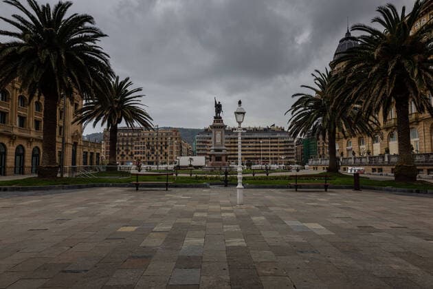 March 23, 2020, San Sebastian, Spain: The touristic Plaza de Oquendo is pictured empty due to the spread of the coronavirus in San Sebastian..Spain registers more than 33,000 cases of coronavirus which means an increase of around 16% of people infected by Covid 19. In addition, the number of people who died from the coronavirus is 2,182 that is 462 more than the day before, which makes Monday 23rd the worst day of the crisis in terms of deaths. San Sebastian Spain - ZUMAs197 20200323_zaa_s197_047 Copyright: xJavixJuliox