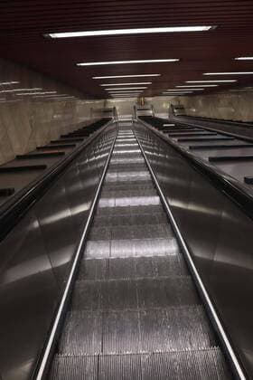 foto ipp-giorgio rossi- milano 23 03 2020- emergenza coronavirus - milano desolata pochissime persone per le strade- scale mobili della metropolitana emergenza coronavirus - milano  0