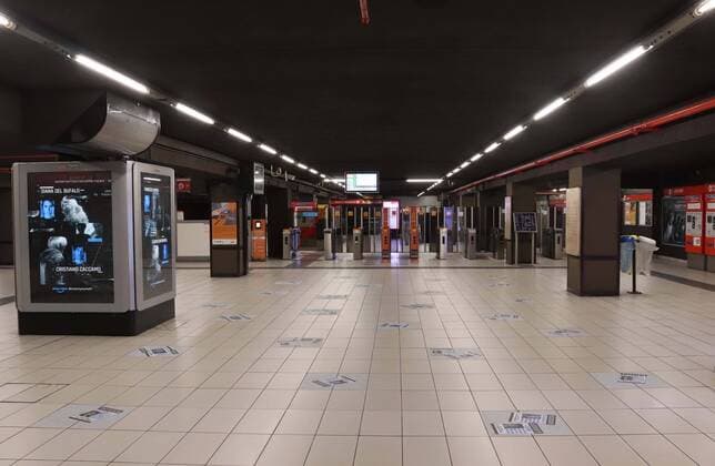 foto ipp-giorgio rossi- milano 23 03 2020- emergenza coronavirus - milano desolata pochissime persone per le strade- metropolitana linea rossa stazione metro 1 emergenza coronavirus - milano  0