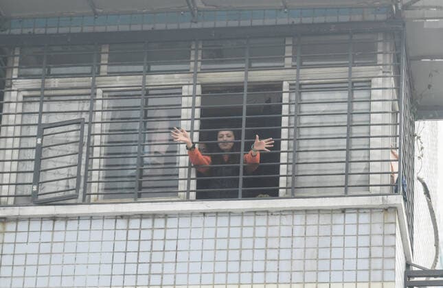 (200323) -- WUHAN, March 23, 2020 -- A resident waves goodbye to medics from Guangdong Province before departure in Wuhan, central China s Hubei Province, March 23, 2020. A total of 322 members of a medical assistance team from Guangdong Province left Wuhan of Hubei Province on Monday after finishing their task. ) CHINA-HUBEI-WUHAN-MEDICAL STAFF FROM GUANGDONG-DEPARTURE (CN) ChenxYehua 