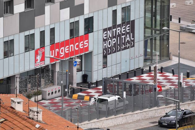 Coronavirus : hopital Pasteur a Nice. France imposes lockdown NEWS : Covid 19 Coronavirus en France - Nice - 23 03 2020 LionelUrman Panoramic 