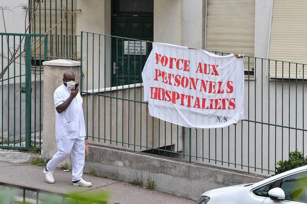 Coronavirus : hopital Pasteur a Nice. France imposes lockdown NEWS : Covid 19 Coronavirus en France - Nice - 23 03 2020 LionelUrman Panoramic 