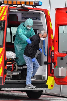 Coronavirus : hopital Pasteur a Nice. France imposes lockdown NEWS : Covid 19 Coronavirus en France - Nice - 23 03 2020 LionelUrman Panoramic 