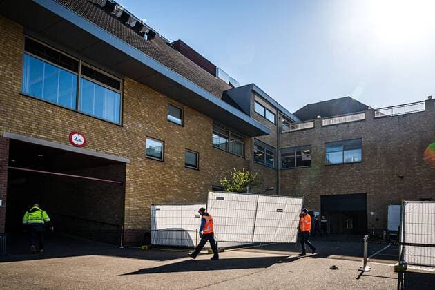 2020-03-23 15:03:59 URMOND - Voorbereidingen worden getroffen bij het Van der Valk in Urmond. Het hotel wordt omgebouwd tot lokatie waar coronapatienten uit de regio opgevangen gaan worden. Foto: Rob Engelaar Hollandse Hoogte  Copyright: xx x408946284x