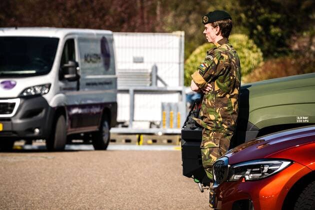 2020-03-23 15:21:44 URMOND - Voorbereidingen worden getroffen bij het Van der Valk in Urmond. Het hotel wordt omgebouwd tot lokatie waar coronapatienten uit de regio opgevangen gaan worden. Foto: Rob Engelaar Hollandse Hoogte  Copyright: xx x408947083x