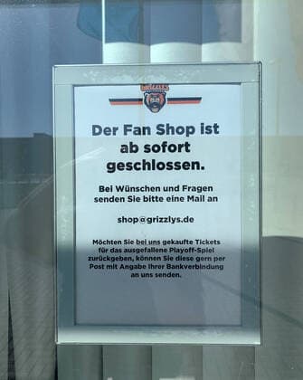 Closed Grizzlys Fan Shop at the Eisarena, sign for ticket refunds Wolfsburg