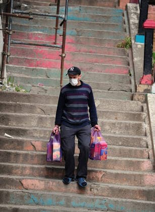 COVID-19 Algeria , Algiers , March 23, 2020 An Algerian man wears a mask in Algiers a street , Monday, March 23, 2020.Algeria reported a new death from COVID-19 .  Copyright: KADRIxMohamed
