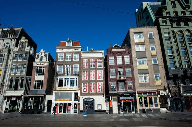 March 23, 2020, Amsterdam, Netherlands: The Damrak a street always full of tourists is pictured empty due to the spread of the coronavirus..Since the Coronavirus hit The Netherlands, most of the cities are empty. A couple of weeks ago, Prime Minister Mark Rutte called to work from home as much as possible and also announced the closure of restaurants, sports clubs, sex clubs, saunas, and cafes. Amsterdam is not formally in lockdown, but the streets and squares are empty. Amsterdam Netherlands - ZUMAs197 20200323_zaa_s197_055 Copyright: xAnaxFernandezx