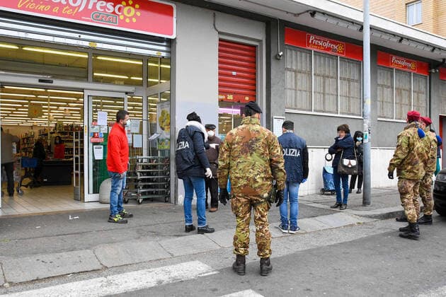 Turin Barrier area of Milan army in support of law enforcement to check on the roads and check gatherings. (costa1ftg Fotogramma, turin - 2020-03-23) p.s. la foto e utilizzabile nel rispetto del contesto in cui e stata scattata, e senza intento diffamatorio del decoro delle persone rappresentate  Copyright: xcosta1ftgx xFOTOGRAMMAx