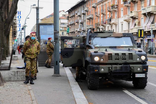 Turin Barrier area of Milan army in support of law enforcement to check on the roads and check gatherings. (costa1ftg Fotogramma, turin - 2020-03-23) p.s. la foto e utilizzabile nel rispetto del contesto in cui e stata scattata, e senza intento diffamatorio del decoro delle persone rappresentate  Copyright: xcosta1ftgx xFOTOGRAMMAx