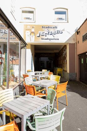 Wuerzburg, City, 23 03 2020, Coronavirus, disaster in Bavaria, exit restrictions Picture The hotspots in Wuerzburg are deserted in bright sunshine, even in the alleys there are no people on the move Copyright: HMBxMedia xHeikoxBecker