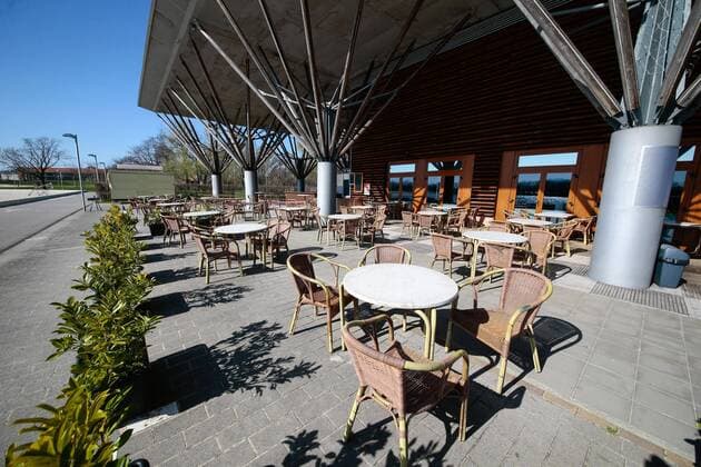 23 03 2020, xtgx, Effects of the Corona Virus in Wolfsburg, empty chairs at the Colombian Pavilion at Allersee, in Lower Saxony all restaurants and cafes must be closed to contain the Corona Virus Wolfsburg