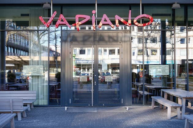 23 03 2020, xtgx, effects of the corona virus in Wolfsburg, restaurant of the Vapiano chain, insolvency, insolvent, symbolic picture, symbol photo Wolfsburg