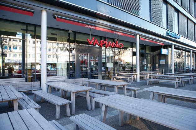 23 03 2020, xtgx, effects of the corona virus in Wolfsburg, restaurant of the Vapiano chain, insolvency, insolvent, symbolic picture, symbol photo Wolfsburg