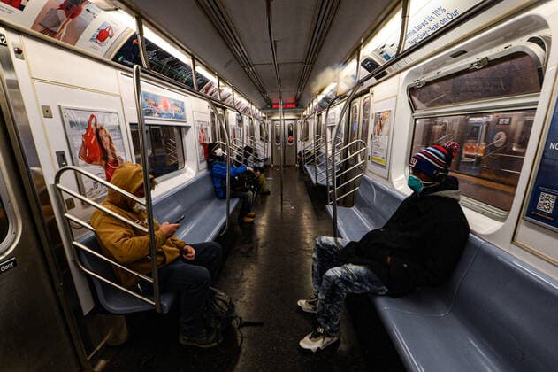March 23, 2020, New York Manhattan, USA: Empty 4 train in rush hour reflect new coronavirus reality. After NYC Authorities ordered to stay New Yorkers to stay home except for those providing essential services. 03 23 20. New York Manhattan 4 train . . New York Manhattan USA - ZUMAs252 20200323_znp_s252_033 Copyright: xMarcusxSantosx