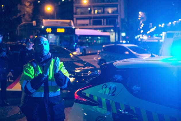 March 23, 2020, Madrid, MADRID, SPAIN: Homage to the Spanish health and police at the door of the Fundacion Jimenez Diaz Hospital during ninenth day after the Government declared the state of alarm in Spain and recommended people to stay at home to fight coronavirus COVID-19 on March 23, 2020 in Madrid, Spain Madrid SPAIN - ZUMAa181 20200323_zaa_a181_121 Copyright: xJoaquinxCorcherox