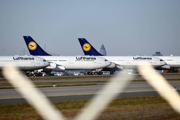 xfux, News Wirtschaft, Lufthansa parks its aircraft on the Nordwestbahn at Frankfurt Airport FRAPORT parked aircraft LH Airline lock down decommissioned aircraft deloka, Frankfurt am Main