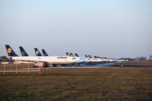 xfux, News Wirtschaft, Lufthansa parks its aircraft on the Nordwestbahn at Frankfurt Airport FRAPORT parked aircraft LH Airline lock down decommissioned aircraft deloka, Frankfurt am Main