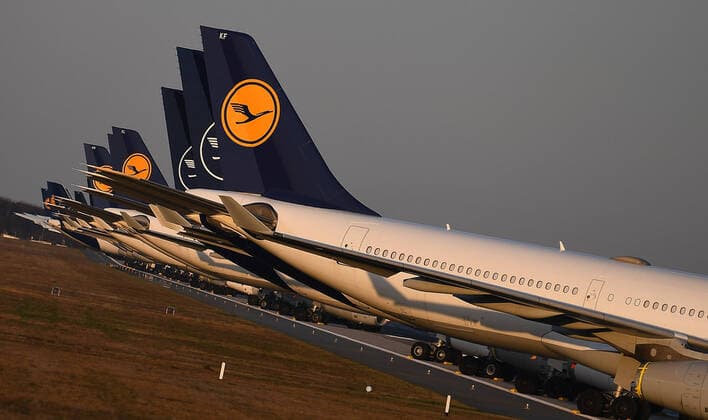 xfux, News Wirtschaft, Lufthansa parks its aircraft on the Nordwestbahn at Frankfurt Airport FRAPORT parked aircraft LH Airline lock down decommissioned aircraft deloka, Frankfurt am Main
