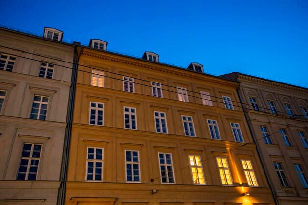 A house where Chancellor Angela Merkel and his husband have an apartment is photographed during the blue hour in Berlin on March 23, 2020 The Chancellor had announced to be in quarantine since yesterday due to contacts with infected persons In a first test the Chancellor found negative for the coronavirus COVID 19 Public liver further restricted in Berlin due to coronavirus