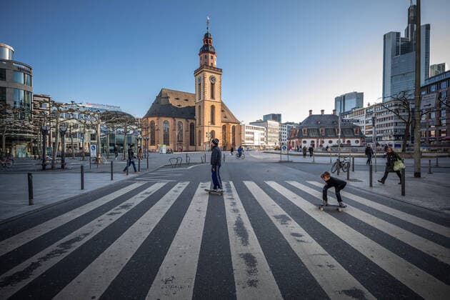 The St Katharinen church at the Hauptwache at rush hour during the Corona crisis Frankfurt at rush hour