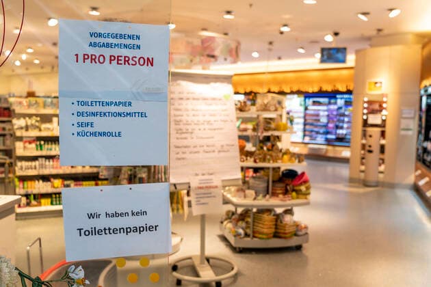 DM drugstore, signs at the entrance, no toilet paper, only one hygiene product per person, effects of the coronavirus pandemic in Germany, Düsseldorf