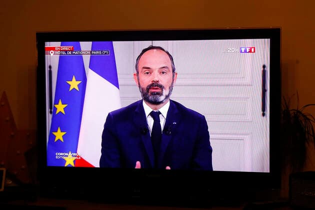 Capture d ecran annonce du Premier Ministre Edouard Philippe de la fermeture des marches NEWS : Annonce du renforcement du confinement par le Premier Ministre a la tele - TF1 - 23 03 2020 GwendolineLeGoff Panoramic 