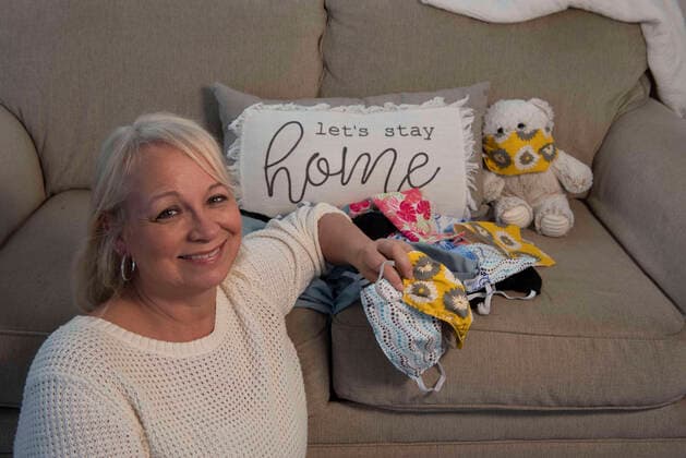 March 21, 2020, Woodstock, GA: Kathy Ahlberg, 53, volunteered to sew several hundred masks from donated materials, to be given to doctors and nurses struggling to stay safe in the midst of the coronavirus crisis. She is one of nearly 450 volunteers in the Atlanta area who donate their skills to produce the fabric masks. Woodstock - ZUMAn03_ 20200321_zaf_n03_005 Copyright: xRobinxRaynex