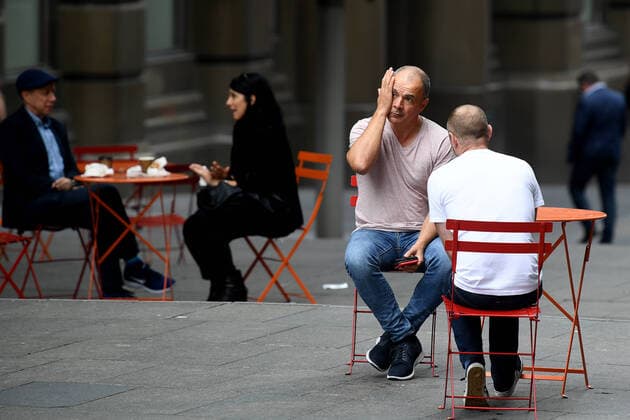 AUSTRALIA CORONAVIRUS COVID-19, People eat lunch on tables and chairs in Martin Place after a nationwide shutdown of cafes, restaurants and licensed venues, in Sydney, Tuesday, March 24, 2020. A shutdown of non-essential services is in effect Australia wide in a bid to slow the spread of the coronavirus (COVID-19) disease, with the state of NSW recording 818 positive tested cases. ( NO ARCHIVING, EDITORIAL USE ONLY, NO USE IN BOOKS WITHOUT CONSENT SYDNEY NSW AUSTRALIA  Copyright: xJOELxCARRETTx 20200324001459048831