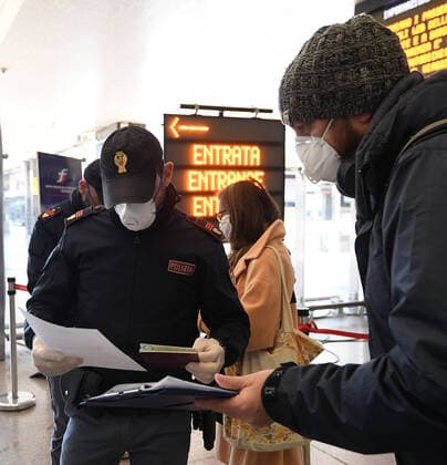 (200323) -- ROME, March 23, 2020 (Xinhua) -- Policemen check passengers documents at Roma Termini railway station in Rome, Italy, on March 23, 2020. The COVID-19 pandemic had claimed 6,077 lives in locked down Italy by Monday, with the cumulative number of confirmed cases reaching 63,927, according to new figures released by the Civil Protection Department. (Photo by Augusto Casasoli Xinhua) ITALY-ROME-COVID-19-CASES 