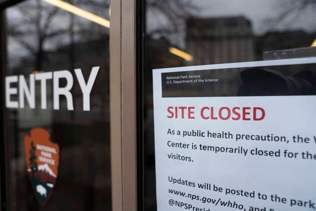 (200324) -- WASHINGTON D.C., March 24, 2020 (Xinhua) -- Photo taken on March 23, 2020 shows the closed White House Visitor Center in Washington D.C., the United States. U.S. Vice President Mike Pence said on Monday that 313,000 coronavirus tests have been completed in the United States, and more than 41,000 tests were positive. (Xinhua Liu Jie) U.S.-WASHINGTON D.C.-COVID-19-CONFIRMED CASES 