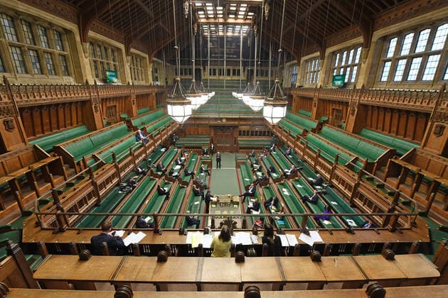 News Bilder des Tages (200324) -- LONDON, March 24, 2020 (Xinhua) -- Photo taken on March 23, 2020 shows a general view of the House of Commons in London, Britain. A new emergency bill to give the British government great powers to fight Coronavirus was approved by lawmakers Monday night. (Jessica Taylor UK Parliament Handout via Xinhua) HOC MANDATORY CREDIT: UK Parliament Jessica Taylor BRITAIN-LONDON-CORONAVIRUS BILL-APPROVAL 