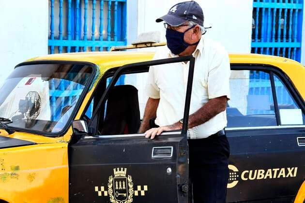 (200324) -- HAVANA, March 24, 2020 (Xinhua) -- A taxi driver wearing a mask is seen on a street in Havana, Cuba, March 23, 2020. Cuban President Miguel Diaz Canel on Monday urged state institutions, private sectors and people to increase control and discipline in an effort to contain the COVID-19 outbreak. (Photo by Joaquin Hernandez Xinhua) CUBA-HAVANA-COVID-19 