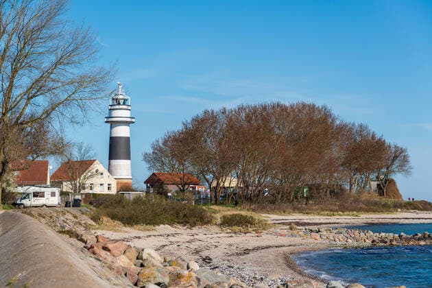 Kieler Bucht Strande In beautiful spring weather in March almost deserted promenades, the population largely adheres to the guidelines of the government Strande Schleswig Holstein Germany