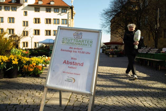Coronavirus COVID 19 Hope for the end of the corona crisis On information boards of retailers we will be open again from 1 April or June On the weekly market one asks to keep the distance rules Stuttgart Mitte Baden Württemberg Germany Copyright: xLeif-HendrikxPiechowskix